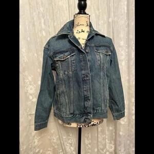 Upgrade your fashion game with the Jean Jacket from Free People!